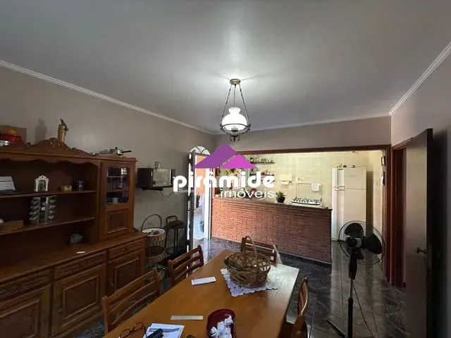 Casa com 300m² 3 quartos e 4 banheiros, à venda, no bairro Parque Industrial em São José dos Campos