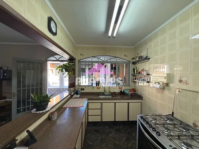 Casa com 300m² 3 quartos e 4 banheiros, à venda, no bairro Parque Industrial em São José dos Campos