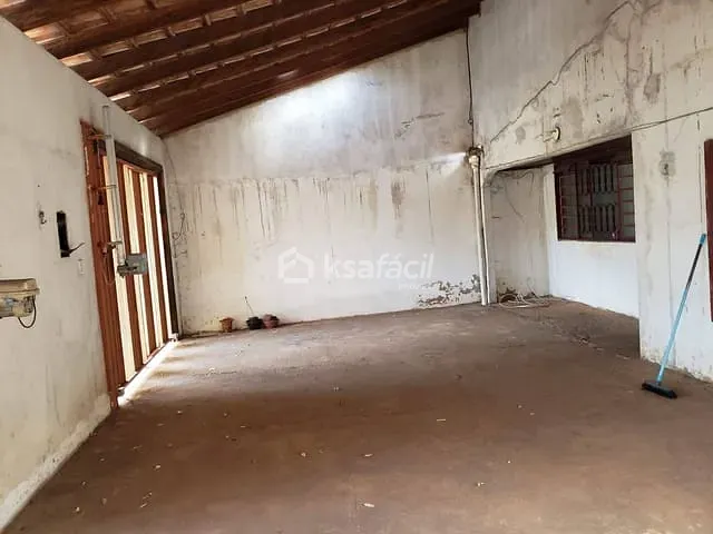Casa com 250m² 3 quartos e 1 banheiro, à venda, no bairro Coophatrabalho em Campo Grande