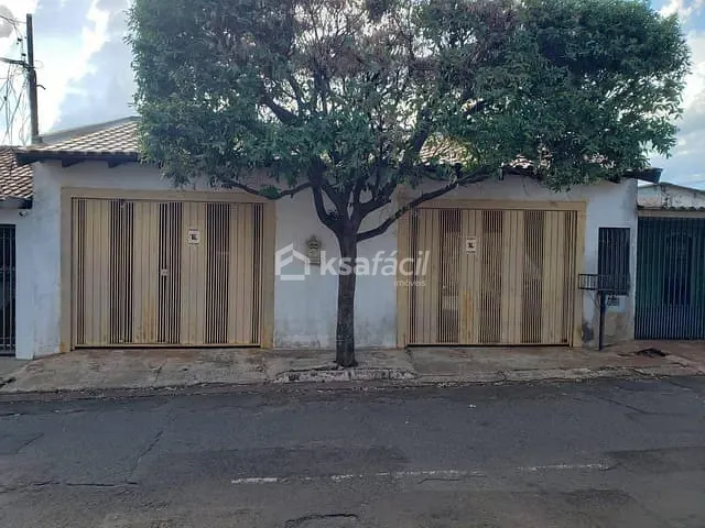 Casa com 250m² 3 quartos e 1 banheiro, à venda, no bairro Coophatrabalho em Campo Grande