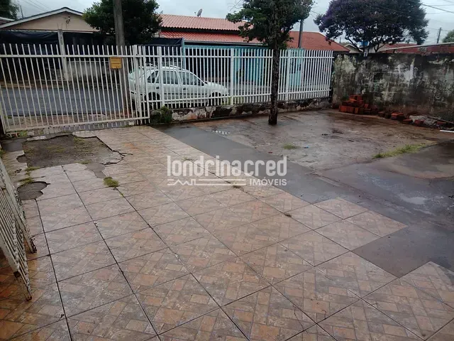 Casa com 200m² 2 quartos e 1 banheiro, à venda, no bairro Cafezal em Londrina