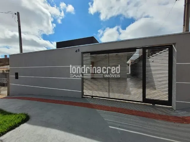 Casa com 200m² 3 quartos e 2 banheiros, à venda, no bairro Conjunto Habitacional Alexandre Urbanas em Londrina