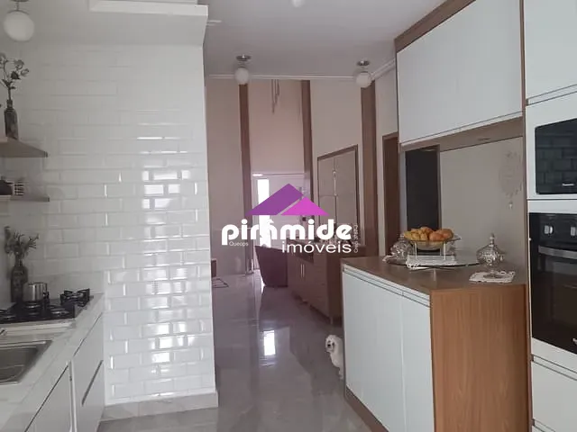 Casa com 300m², à venda, no bairro Bairro do Grama em Caçapava