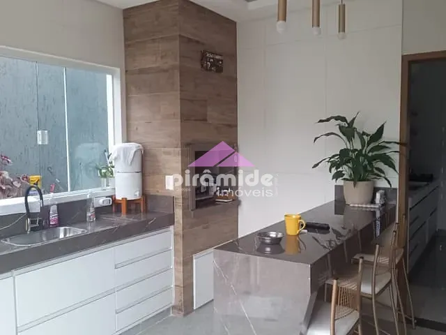 Casa com 300m², à venda, no bairro Bairro do Grama em Caçapava