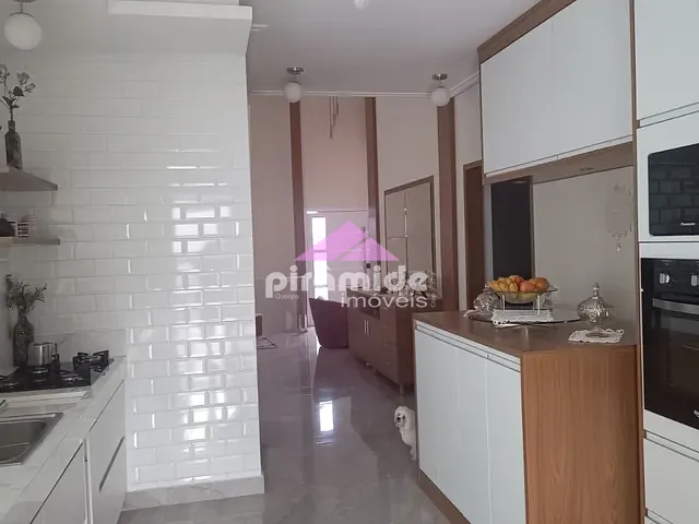 Casa com 300m², à venda, no bairro Bairro do Grama em Caçapava