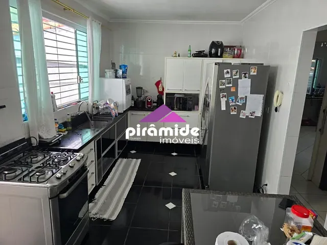 Casa com 250m² 3 quartos e 3 banheiros, à venda, no bairro Jardim das Indústrias em São José dos Campos