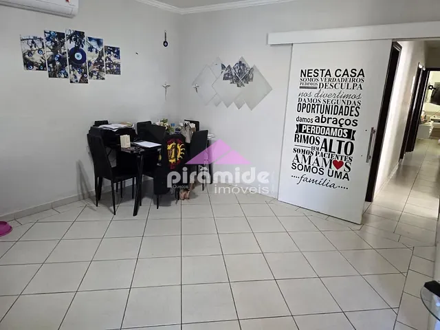 Casa com 250m² 3 quartos e 3 banheiros, à venda, no bairro Jardim das Indústrias em São José dos Campos