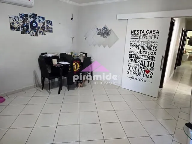Casa com 250m² 3 quartos e 3 banheiros, à venda, no bairro Jardim das Indústrias em São José dos Campos