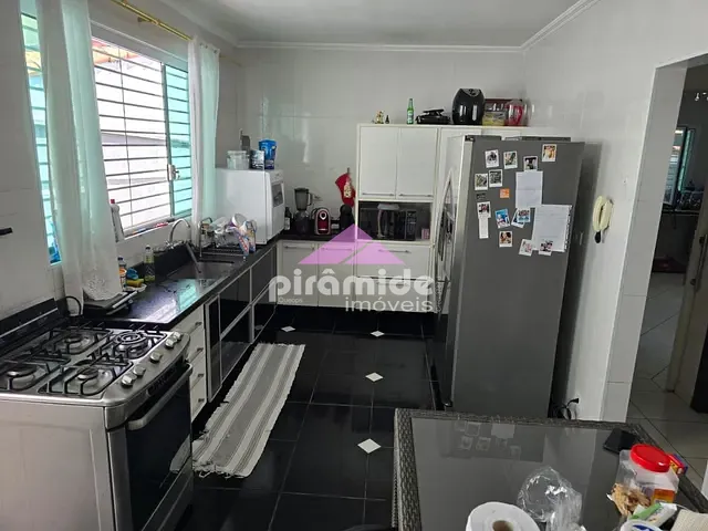 Casa com 250m² 3 quartos e 3 banheiros, à venda, no bairro Jardim das Indústrias em São José dos Campos