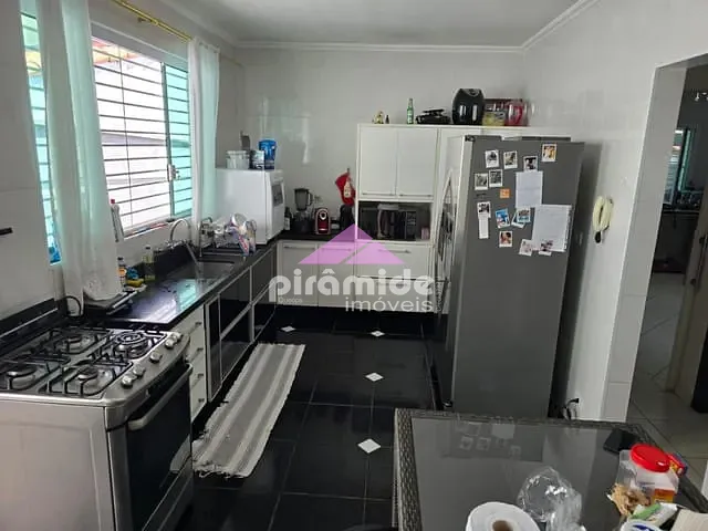 Casa com 250m² 3 quartos e 3 banheiros, à venda, no bairro Jardim das Indústrias em São José dos Campos
