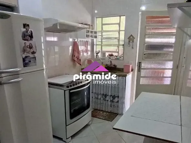 Casa com 250m² 2 quartos e 2 banheiros, à venda, no bairro Jardim Castanheira em São José dos Campos