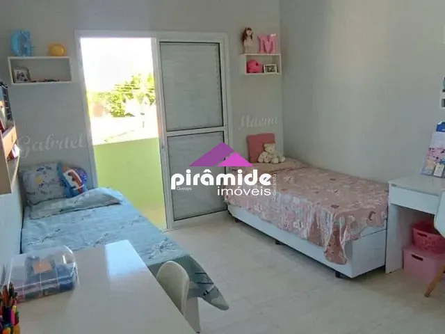 Casa com 250m² 2 quartos e 2 banheiros, à venda, no bairro Jardim Castanheira em São José dos Campos