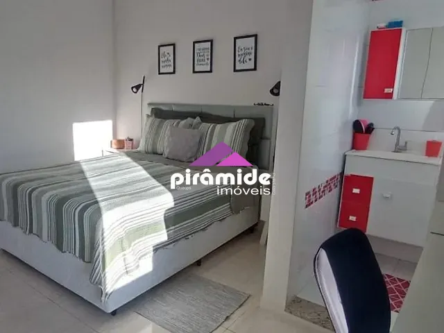 Casa com 250m² 2 quartos e 2 banheiros, à venda, no bairro Jardim Castanheira em São José dos Campos