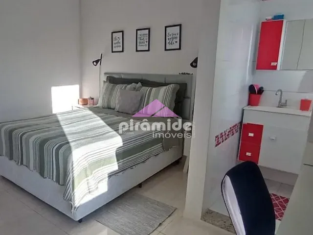 Casa com 250m² 2 quartos e 2 banheiros, à venda, no bairro Jardim Castanheira em São José dos Campos