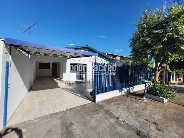 Casa com 250m² 4 quartos e 3 banheiros, à venda, no bairro Ernani Moura Lima em Londrina