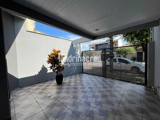 Casa com 125m² 3 quartos e 2 banheiros, à venda, no bairro Antares em Londrina