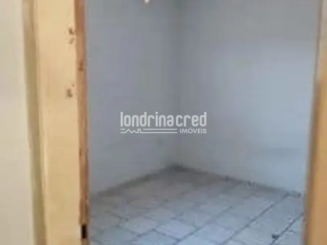 Casa com 200m² 2 quartos e 1 banheiro, à venda, no bairro Conjunto Farid Libos em Londrina