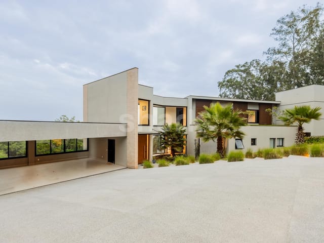 Casa com 2367m² 4 quartos e 7 banheiros, à venda ou para alugar, no bairro Residencial Tamboré em Barueri