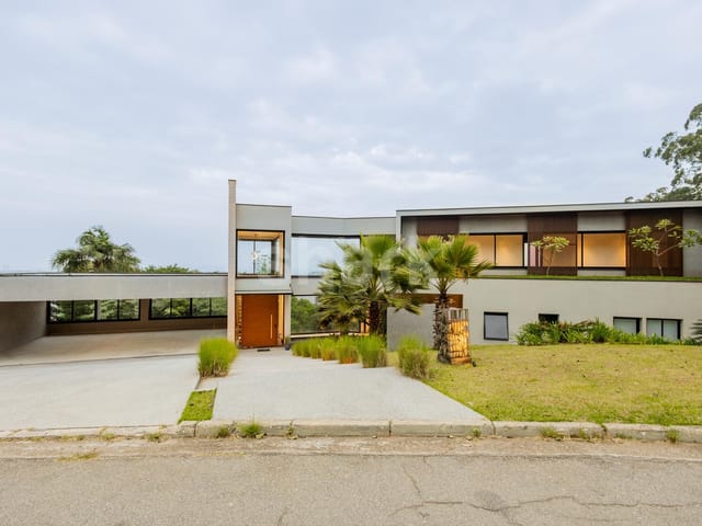 Casa com 2367m² 4 quartos e 7 banheiros, à venda ou para alugar, no bairro Residencial Tamboré em Barueri