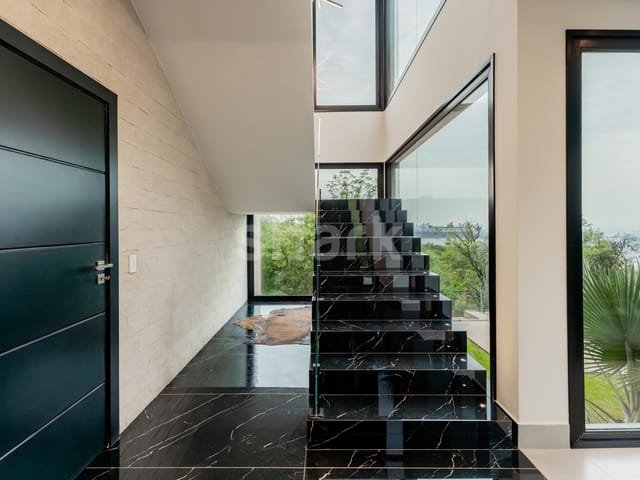 Casa com 2367m² 4 quartos e 7 banheiros, à venda ou para alugar, no bairro Residencial Tamboré em Barueri