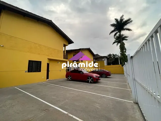 Casa com 560m² 2 quartos e 2 banheiros, à venda, no bairro Maranduba em Ubatuba