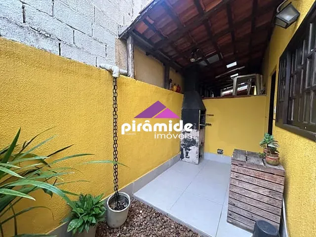 Casa com 560m² 2 quartos e 2 banheiros, à venda, no bairro Maranduba em Ubatuba