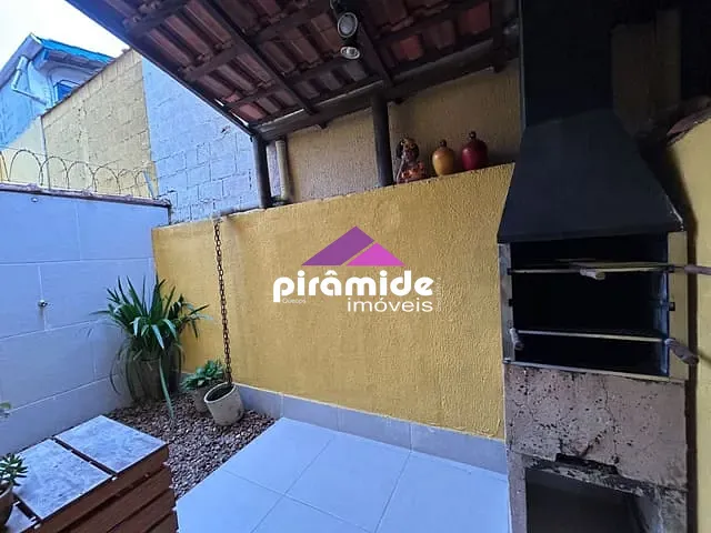Casa com 560m² 2 quartos e 2 banheiros, à venda, no bairro Maranduba em Ubatuba