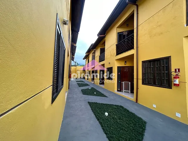 Casa com 560m² 2 quartos e 2 banheiros, à venda, no bairro Maranduba em Ubatuba