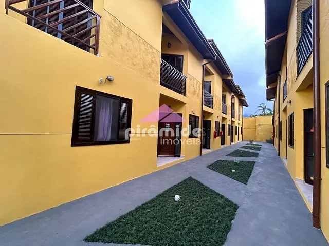 Casa com 560m² 2 quartos e 2 banheiros, à venda, no bairro Maranduba em Ubatuba
