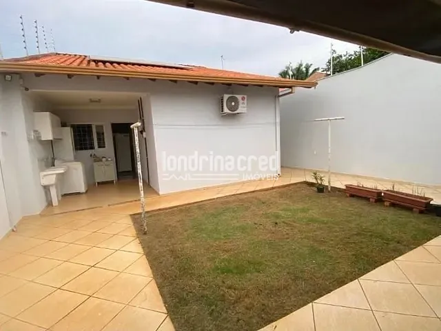 Casa com 250m² 4 quartos e 3 banheiros, à venda, no bairro Novo Aeroporto em Londrina