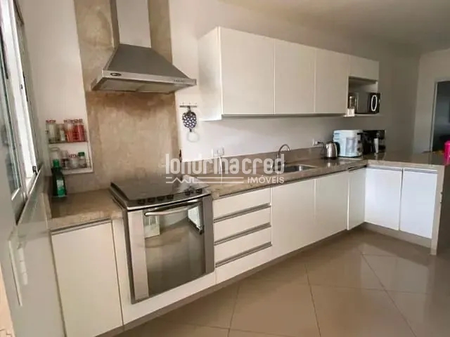 Casa com 250m² 4 quartos e 3 banheiros, à venda, no bairro Novo Aeroporto em Londrina