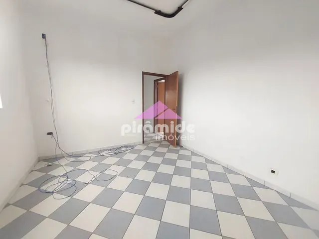 Casa com 334m², para alugar, no bairro Monte Castelo em São José dos Campos