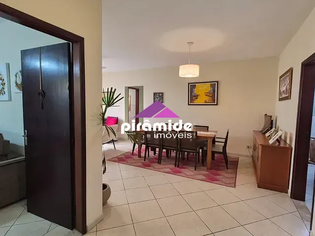 Casa com 500m² 4 quartos e 4 banheiros, à venda, no bairro Jardim das Indústrias em São José dos Campos