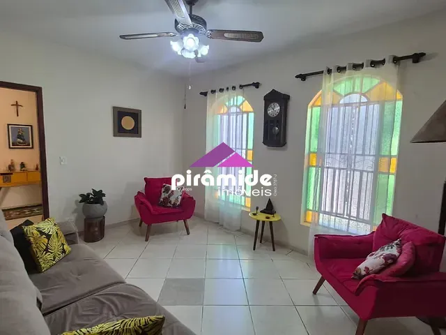 Casa com 500m² 4 quartos e 4 banheiros, à venda, no bairro Jardim das Indústrias em São José dos Campos
