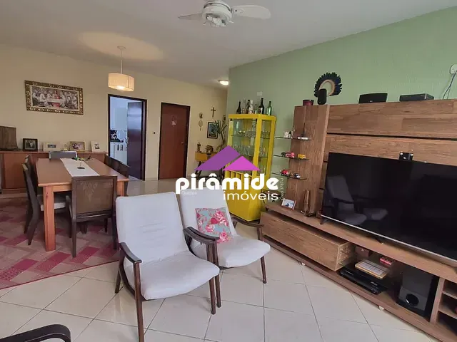 Casa com 500m² 4 quartos e 4 banheiros, à venda, no bairro Jardim das Indústrias em São José dos Campos