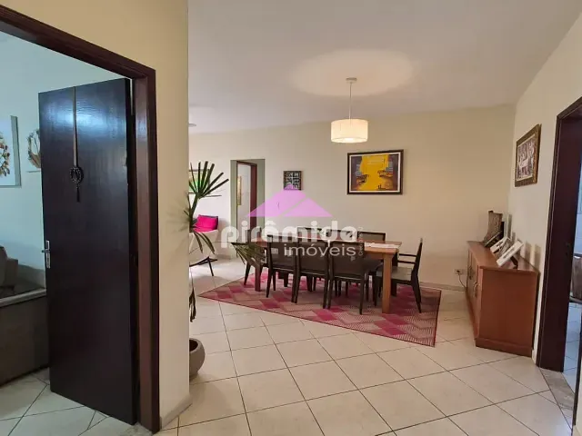 Casa com 500m² 4 quartos e 4 banheiros, à venda, no bairro Jardim das Indústrias em São José dos Campos