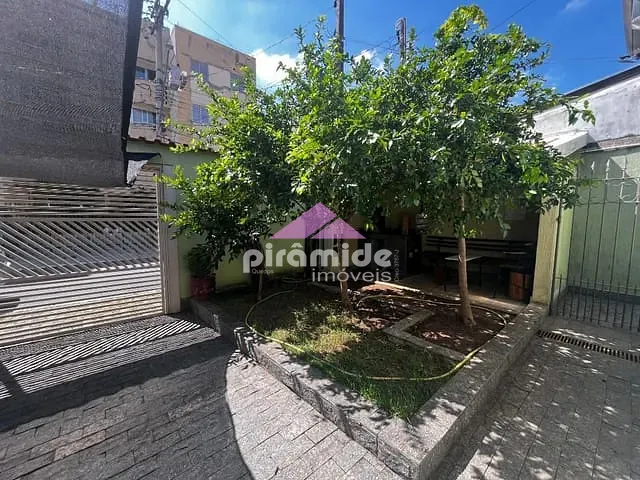 Casa com 500m² 4 quartos e 4 banheiros, à venda, no bairro Jardim das Indústrias em São José dos Campos