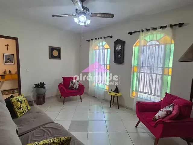 Casa com 500m² 4 quartos e 4 banheiros, à venda, no bairro Jardim das Indústrias em São José dos Campos