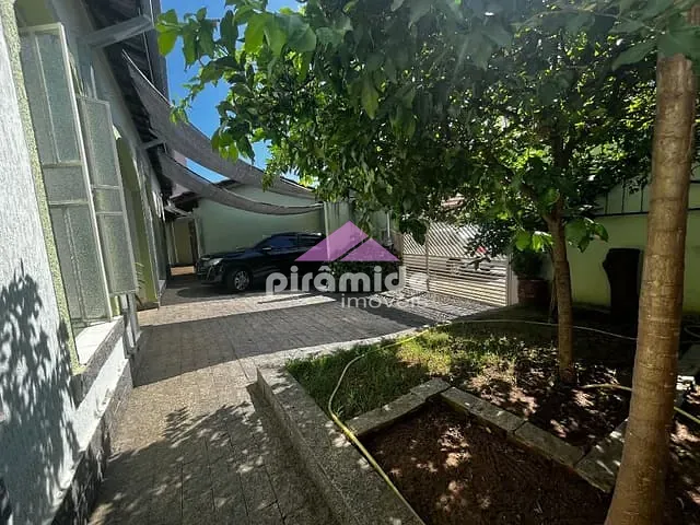 Casa com 500m² 4 quartos e 4 banheiros, à venda, no bairro Jardim das Indústrias em São José dos Campos