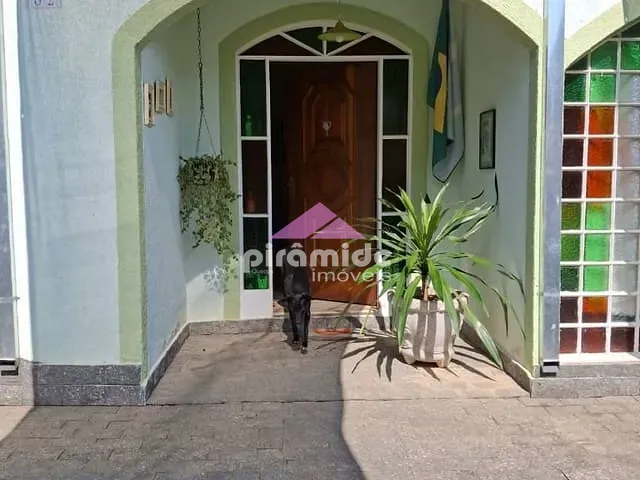 Casa com 500m² 4 quartos e 4 banheiros, à venda, no bairro Jardim das Indústrias em São José dos Campos