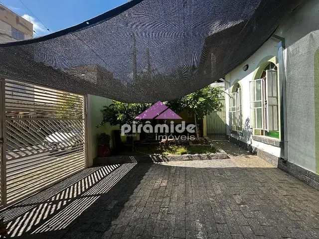 Casa com 500m² 4 quartos e 4 banheiros, à venda, no bairro Jardim das Indústrias em São José dos Campos