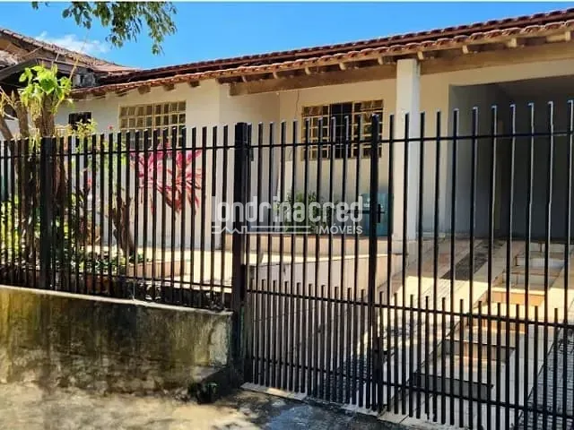 Casa com 200m² 3 quartos e 2 banheiros, à venda, no bairro Jacomo Violin em Londrina