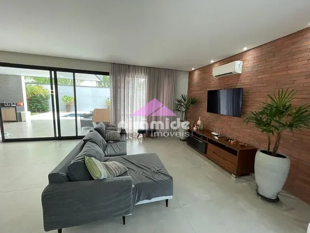 Casa com 450m² 3 quartos e 4 banheiros, à venda, no bairro Urbanova em São José dos Campos