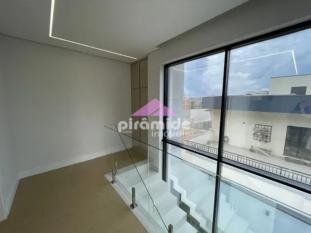 Casa com 450m² 3 quartos e 4 banheiros, à venda, no bairro Urbanova em São José dos Campos
