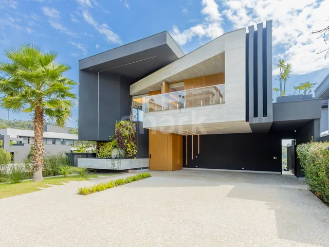 Casa com 565m² 4 quartos e 6 banheiros, à venda, no bairro Alphaville em Santana de Parnaíba