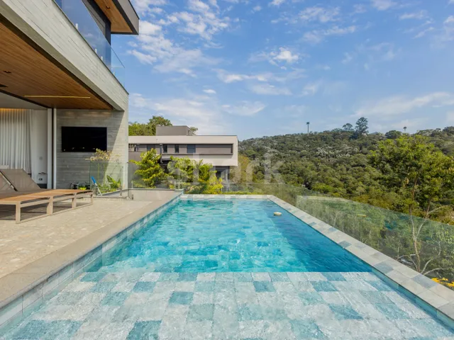 Casa com 565m² 4 quartos e 6 banheiros, à venda, no bairro Alphaville em Santana de Parnaíba