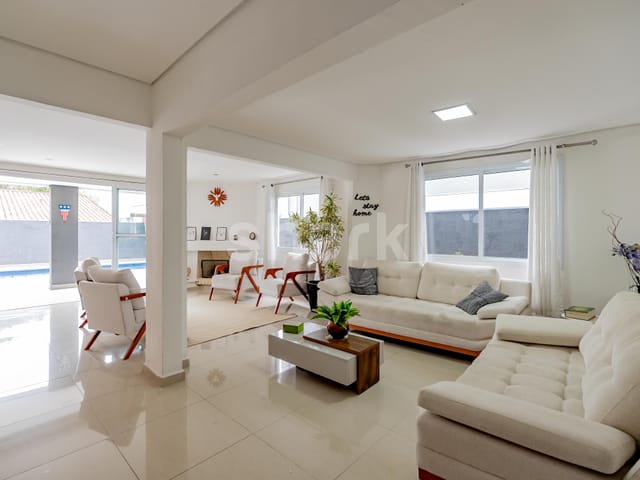 Casa com 300m² 4 quartos e 4 banheiros, à venda, no bairro Alphaville em Santana de Parnaíba