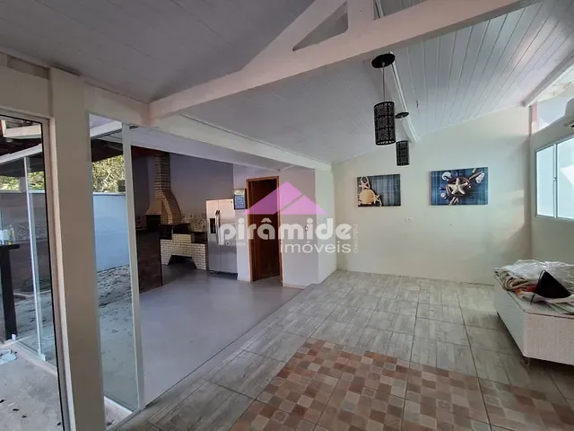 Casa com 406m² 4 quartos e 3 banheiros, à venda, no bairro Massaguaçu em Caraguatatuba