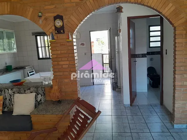 Casa com 406m² 4 quartos e 3 banheiros, à venda, no bairro Massaguaçu em Caraguatatuba