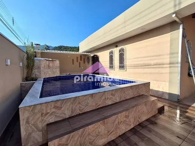 Casa com 280m² 3 quartos e 4 banheiros, à venda, no bairro Jardim Mariella em Caraguatatuba